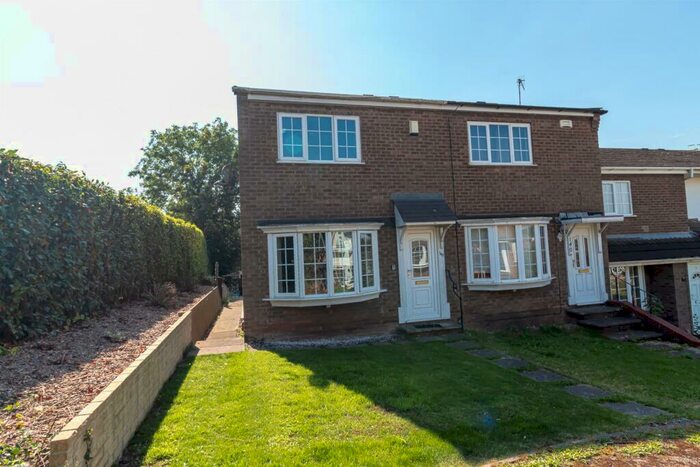 2 Bedroom End Of Terrace House To Rent In Howbeck Road, Arnold, Nottingham, NG5