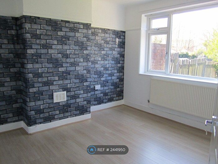 4 Bedroom Semi-Detached House To Rent In Stewards Avenue, Widnes, WA8