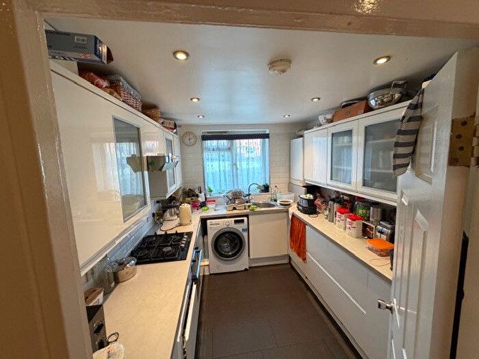 2 Bedroom Flat To Rent In Stirling House, Gayhurst Road, High Wycombe, Buckinghamshire, HP13