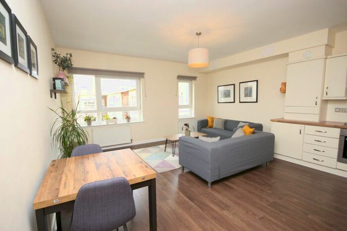 2 Bedroom Flat To Rent In New Mart Place, Edinburgh, EH14