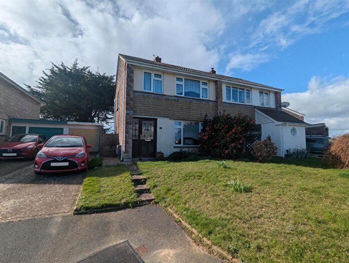 3 Bedroom Semi Detached House For Sale In Worsley Road, Godshill, PO38