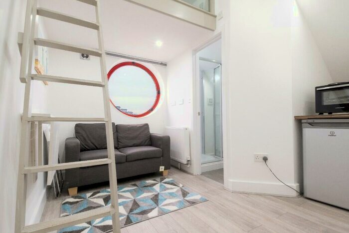 Studio To Rent In Southern Court, South Street, Reading, Berkshire, RG1