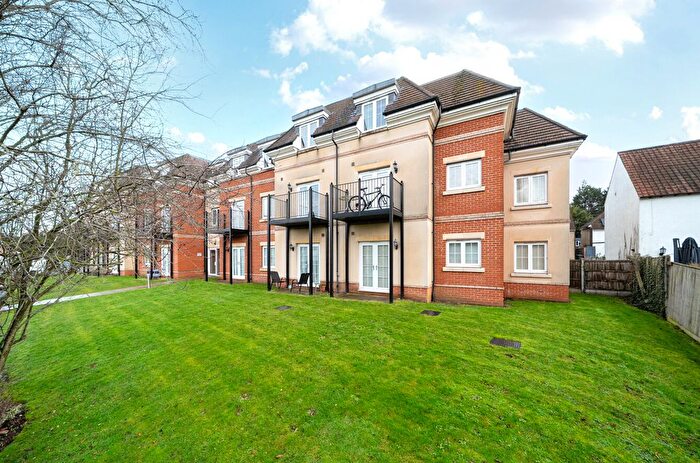 2 Bedroom Flat For Sale In Navarre Court, Primrose Hill, Kings Langley, WD4