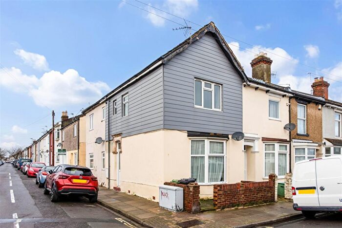 2 Bedroom End Terrace House For Sale In Lynn Road, Portsmouth, PO2