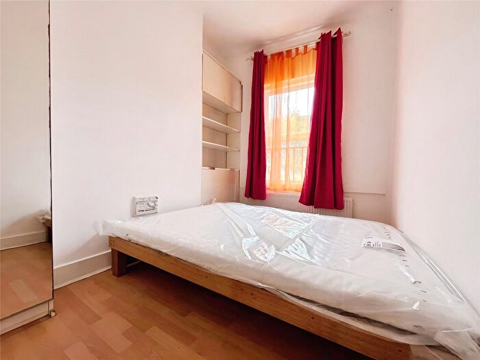 1 Bedroom Flat To Rent In Brackenbury Road, London, W6
