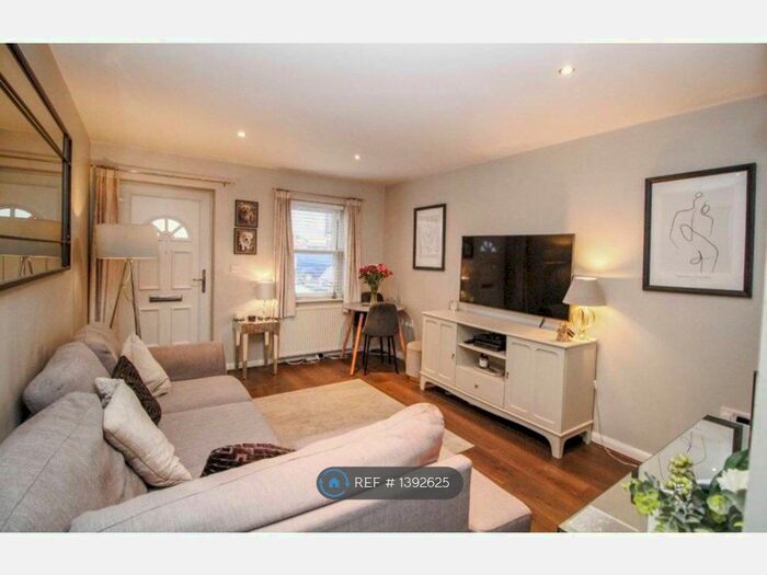 2 Bedroom Semi-Detached House To Rent In Brentwood Road, Romford, RM1