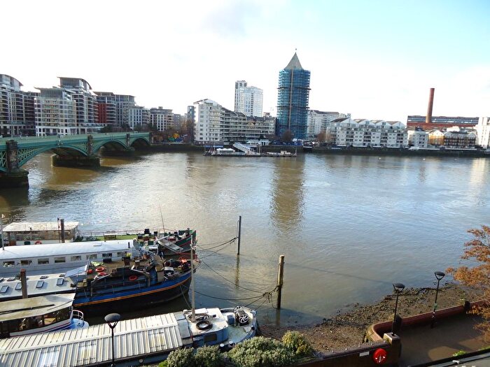 3 Bedroom Flat To Rent In Lombard Road, Battersea, London, SW11