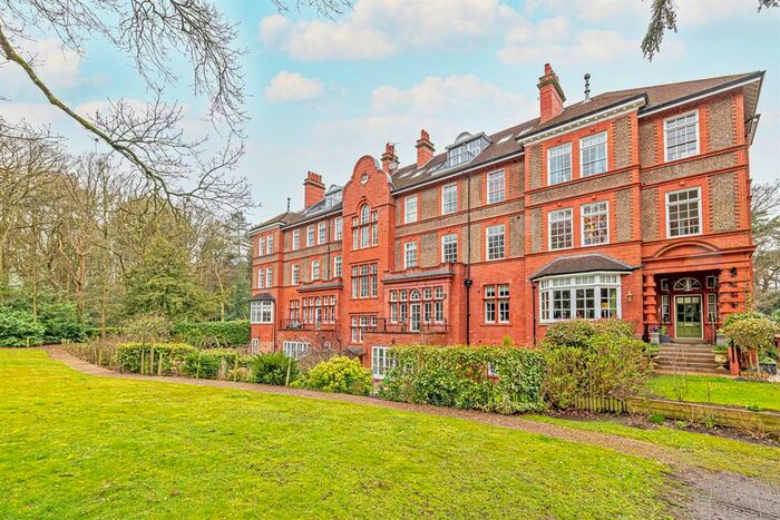 2 Bedroom Flat For Sale In Kingswood Park, Kingswood, Frodsham, WA6