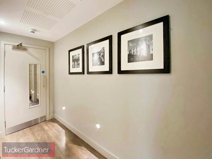 Flat To Rent In Humberstone Road, Cambridge, CB4