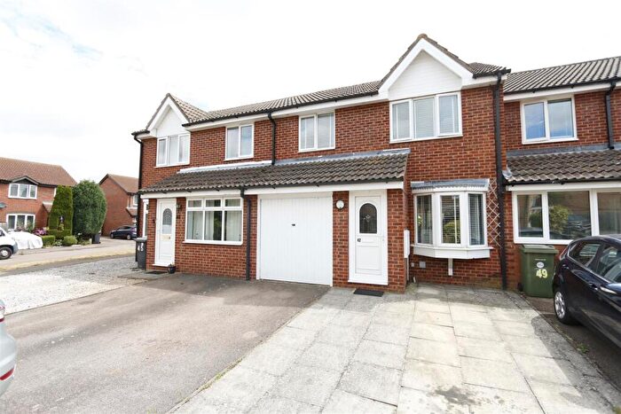 3 Bedroom Terraced House For Sale In Elgar Drive, Shefford, SG17