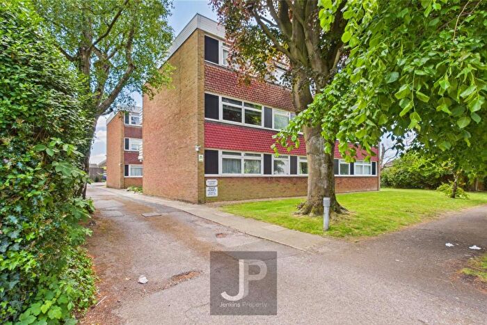 2 Bedroom Apartment For Sale In Highland Avenue, Brentwood, CM15
