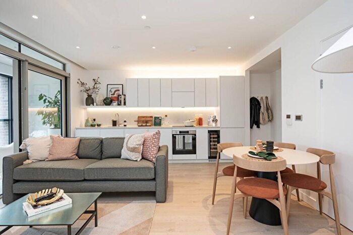 2 Bedroom Flat To Rent In New Drum Street, Aldgate, London, E1