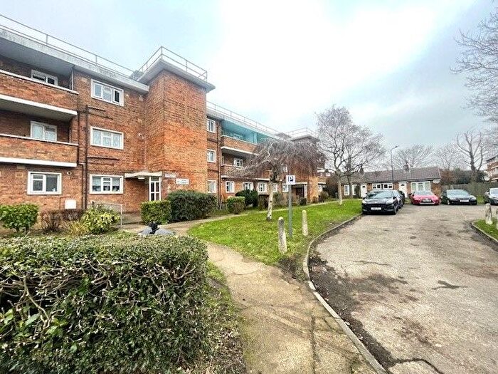 2 Bedroom Flat For Sale In Church Lane, London, NW9