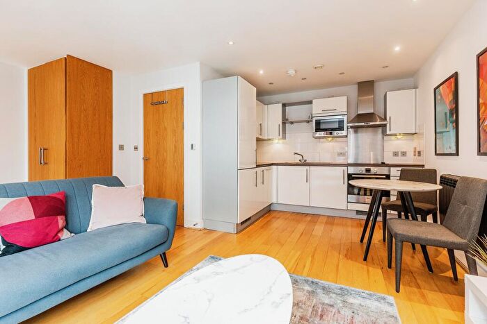 1 Bedroom Flat For Sale In Central Quay North, Broad Quay, Bristol, BS1