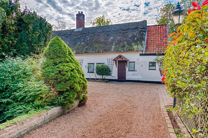 3 Bedroom Semi-Detached House For Sale In Short Green, Winfarthing, IP22