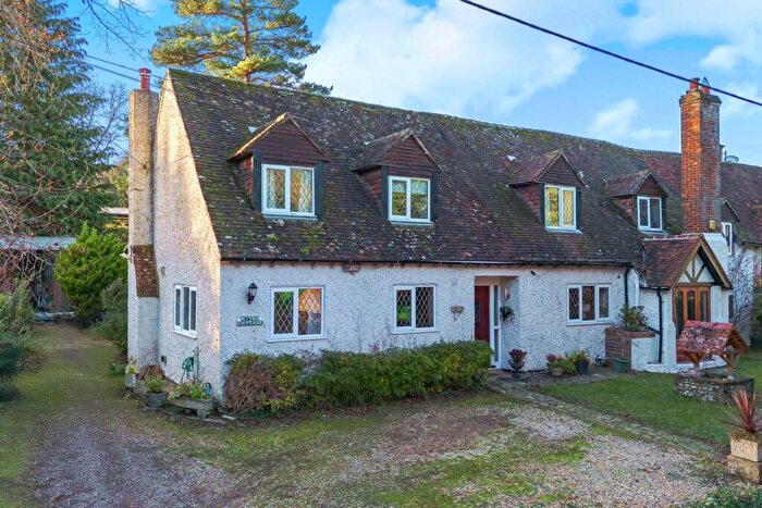 5 Bedroom Cottage For Sale In Mundaydean Lane, Marlow, SL7