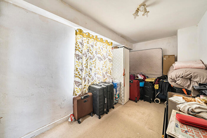 2 Bedroom Apartment For Sale In Doddington Grove, London, SE17