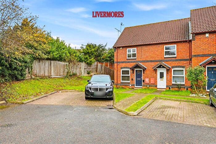2 Bedroom End Of Terrace House For Sale In Heathlee Road, Crayford, Kent, DA1