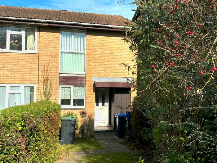 2 Bedroom Property To Rent In Tudor Close, East Grinstead, RH19