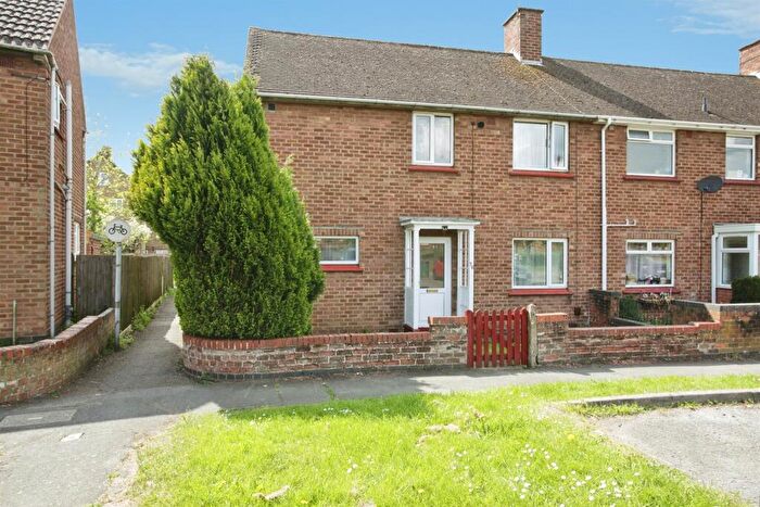 3 Bedroom End Of Terrace House For Sale In Lytham Road, Rugby, CV22