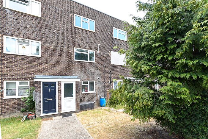 2 Bedroom Maisonette For Sale In Wakehams Green Drive, Crawley, West Sussex, RH10