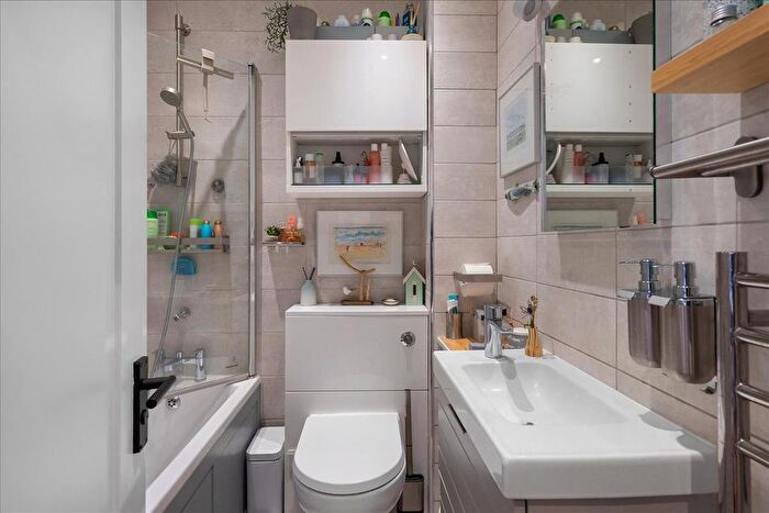 2 Bedroom Flat For Sale In Castletown Road, West Kensington, London, W14