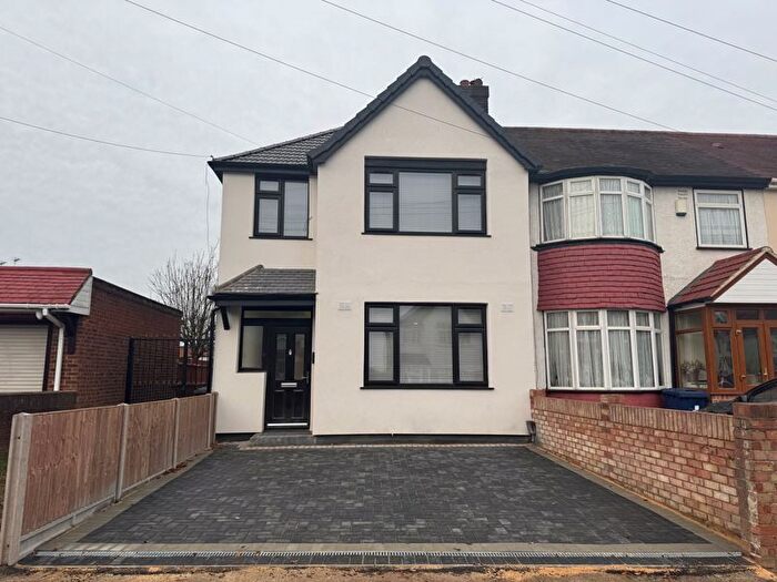 4 Bedroom Property To Rent In Burns Avenue, Southall, UB1