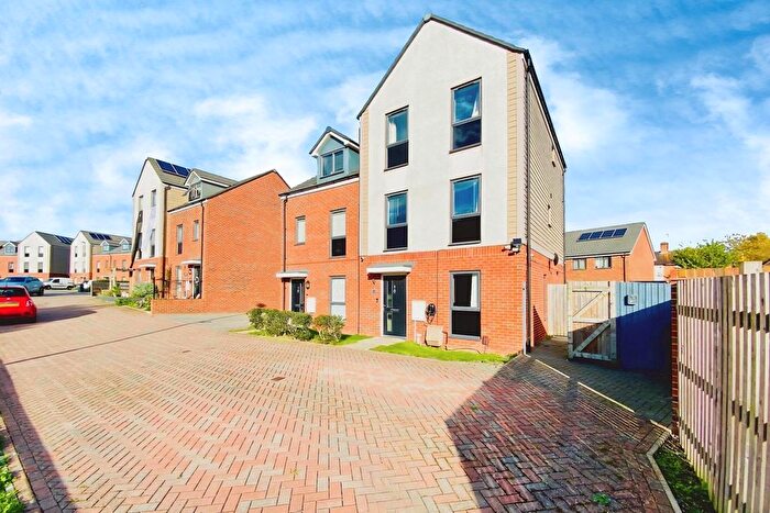 4 Bedroom Semi-Detached House For Sale In Maris Lane, Leicester, LE2