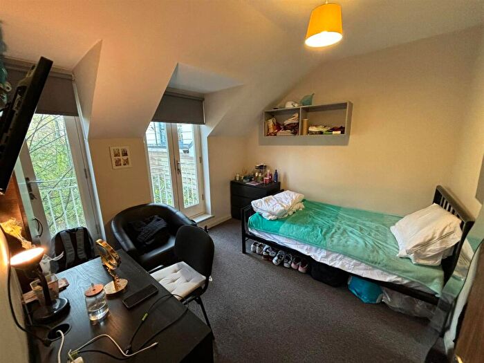 4 Bedroom Flat To Rent In , Canal Bridge, F3