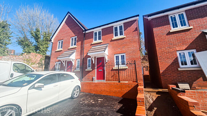 2 Bedroom House To Rent In Farmhouse Close, Cradley Heath, B64