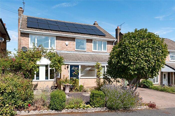4 Bedroom Detached House For Sale In Arran Drive, Horsforth, Leeds, LS18
