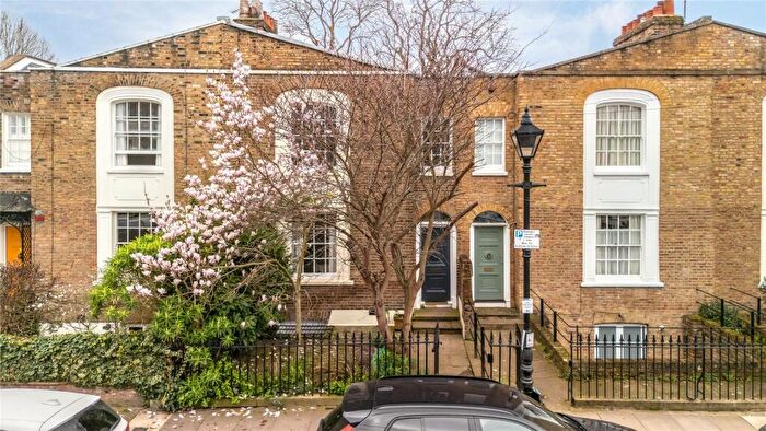 2 Bedroom House To Rent In Coborn Road, Bow, London, E3