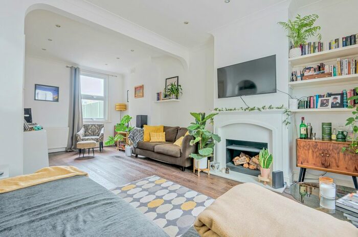 3 Bedroom Terraced House To Rent In Lynton Road, London, SE1