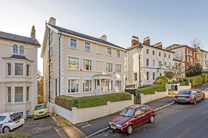 2 Bedroom Flat For Sale In Belvedere Road, SE19