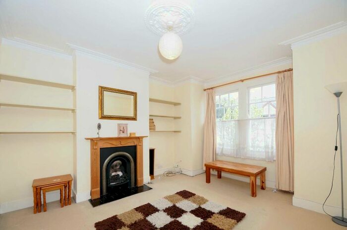 2 Bedroom Flat To Rent In Treport Street, London, SW18