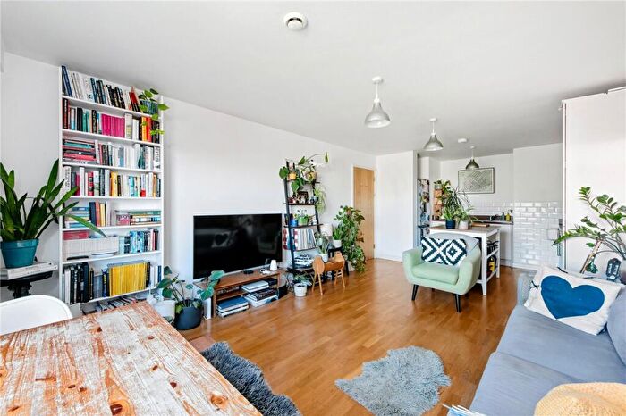 2 Bedroom Apartment To Rent In Holloway Road, London, N7