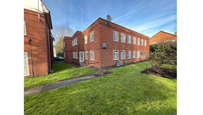 1 Bedroom Flat For Sale In Flat Elveden Court, Epsom Road, Leatherhead, Surrey, KT22