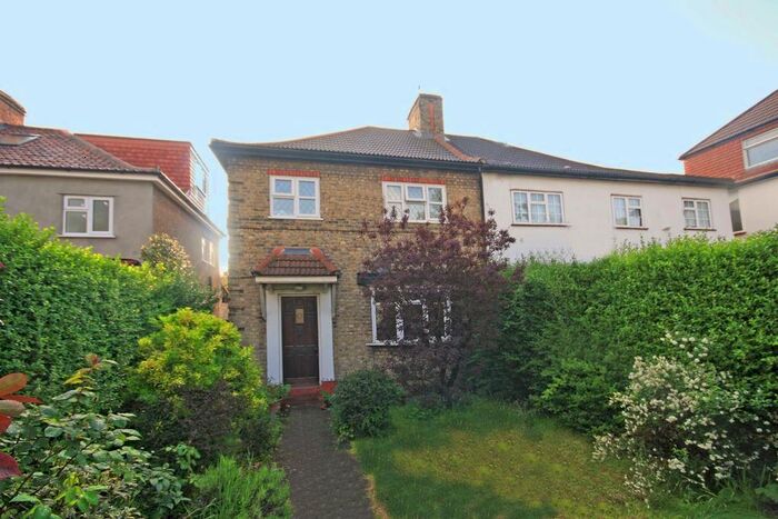 3 Bedroom Semi-Detached House To Rent In Jersey Road, Hounslow, TW5