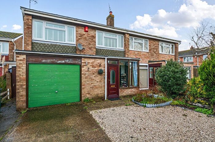 3 Bedroom Semi-Detached House For Sale In Bourton Close, Tilehurst, Reading, RG30