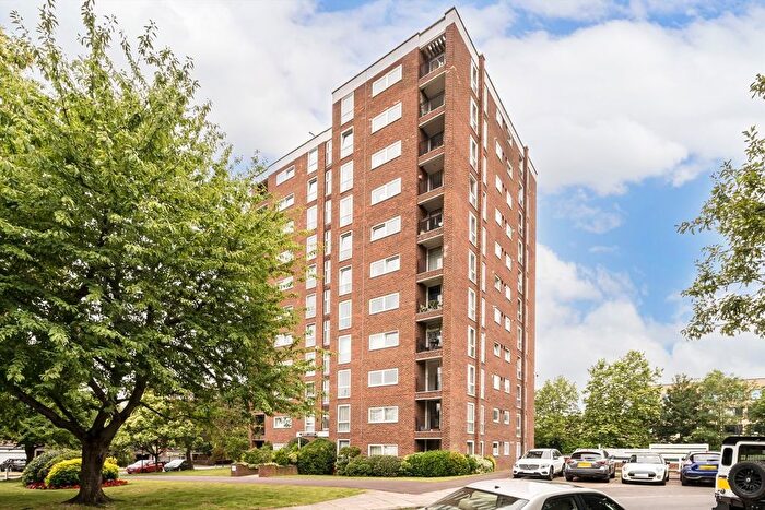 2 Bedroom Flat To Rent In Green Vale, London, W5