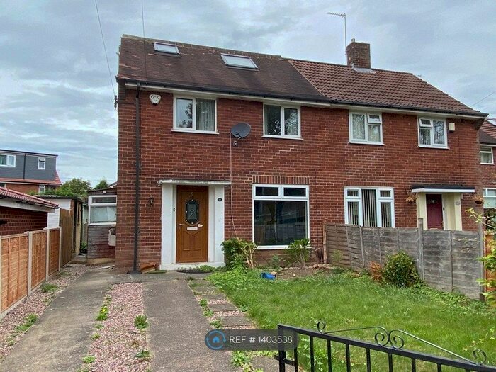 3 Bedroom Semi-Detached House To Rent In Sandringham Green, Leeds, LS17