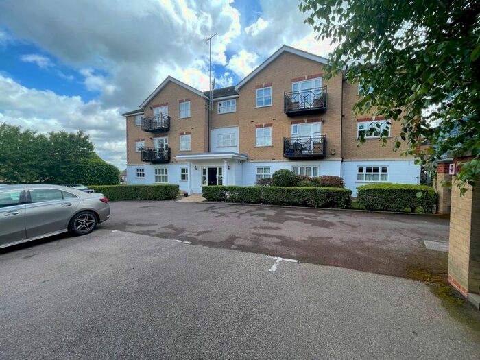 2 Bedroom Flat To Rent In Pickard Close, London, N14