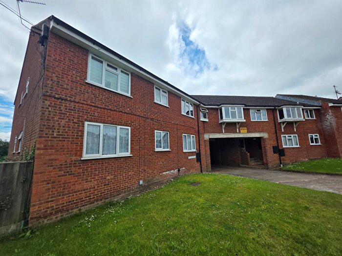 1 Bedroom Apartment For Sale In Intalbury Avenue, Aylesbury, HP19