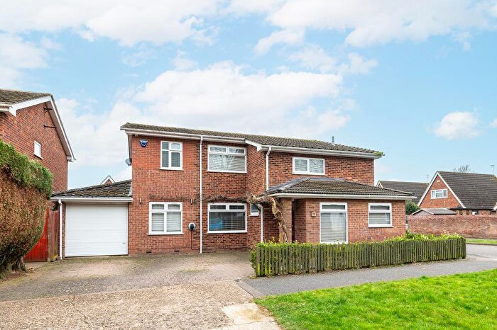 4 Bedroom Detached House For Sale In Windmill Hill Drive, Bletchley, Buckinghamshire, MK3