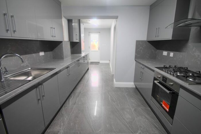 4 Bedroom Terraced House To Rent In Minster Way, Slough SL3