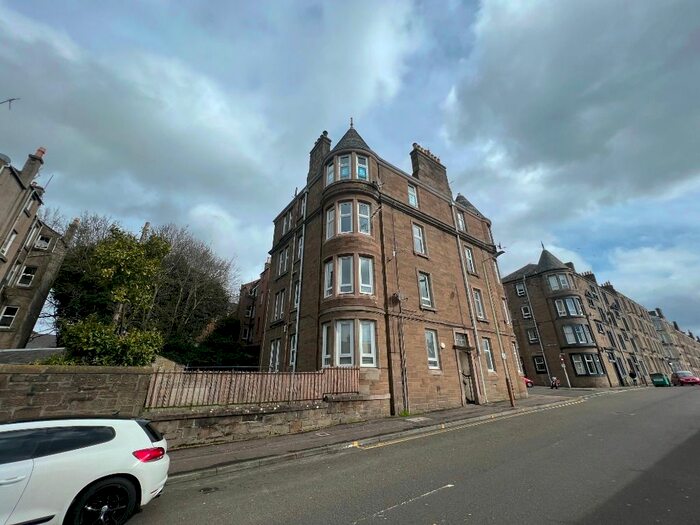 2 Bedroom Flat To Rent In Lyon Street, Stobswell, Dundee, DD4
