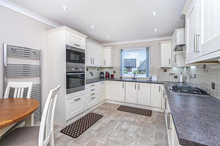 2 Bedroom Detached Bungalow For Sale In Queen Margaret Fauld, Dunfermline, KY12