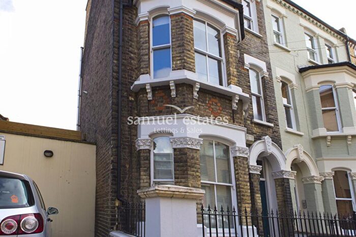 1 Bedroom Flat For Sale In Strathblaine Road, Battersea, SW11