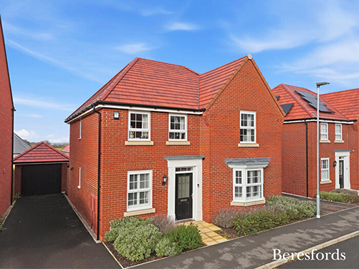 4 Bedroom Detached House For Sale In Otter Chase, Dunmow, CM6