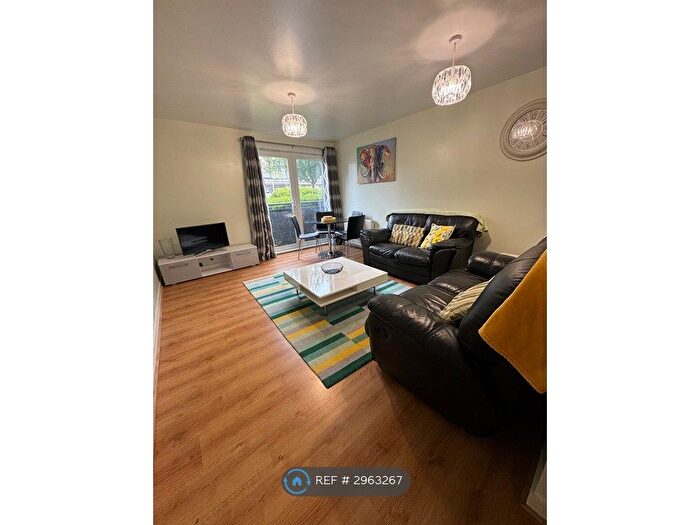 3 Bedroom Flat To Rent In Firpark Court, Glasgow, G31